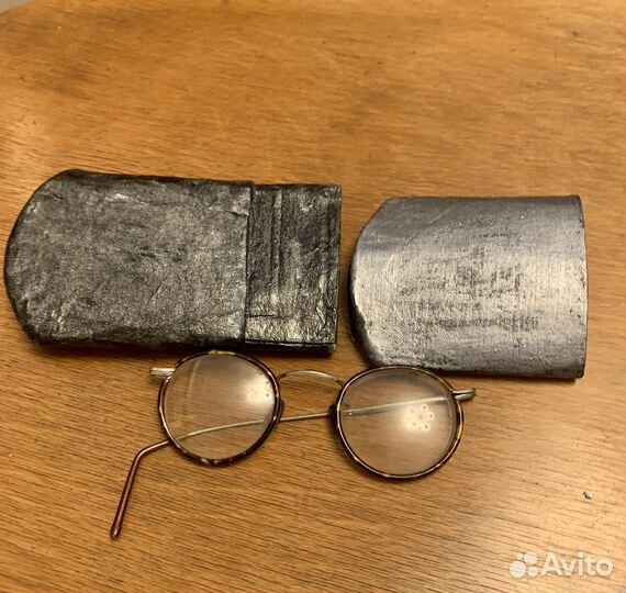 Очки старинные с футляром