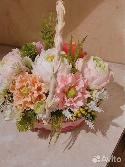 Букет цветов к 1сентября в корзиночке