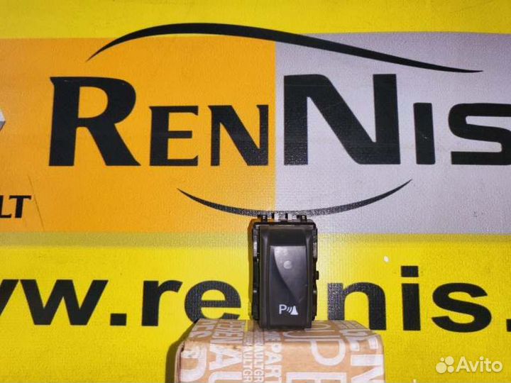 Кнопка парктроника Renault Sandero Stepway 2 2014