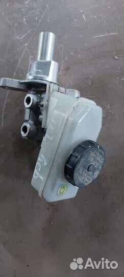 Главный тормозной цилиндр на Nissan Fuga