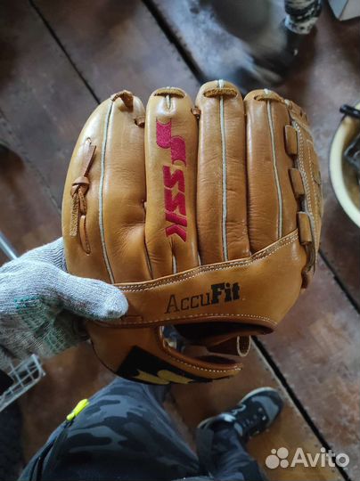 Бейсбольная перчатка