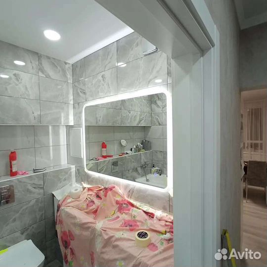 Зеркало с подсветкой и сенсорной кнопкой