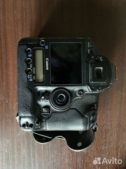 Зеркальный фотоаппар Canon 1D mark4