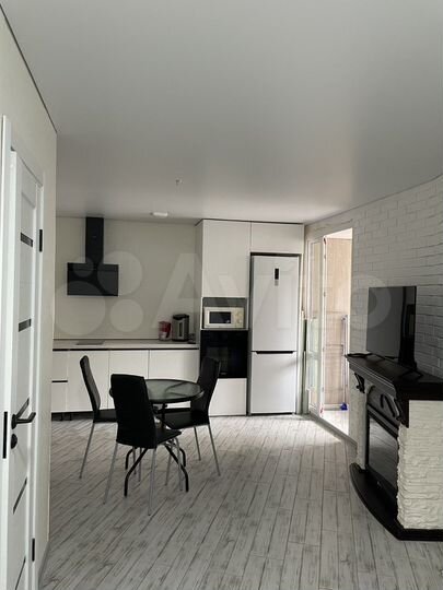 2-к. квартира, 60 м², 8/14 эт.