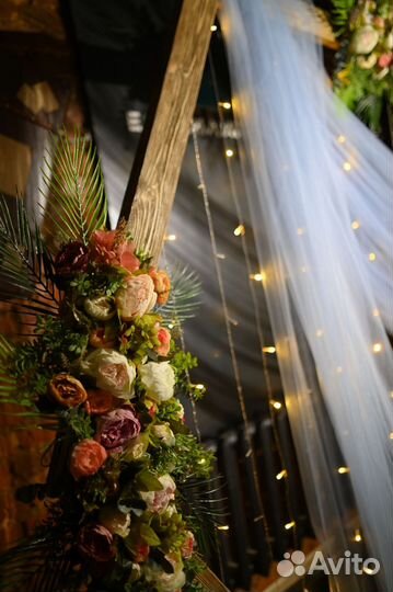 Фотозона деревянная с цветами