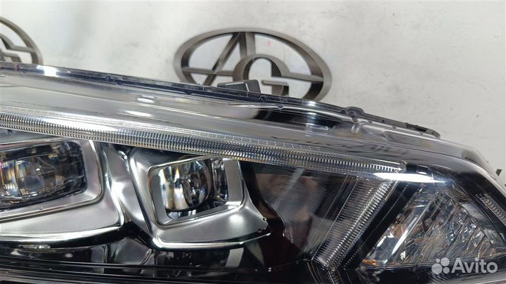 Фара правая Nissan Leaf