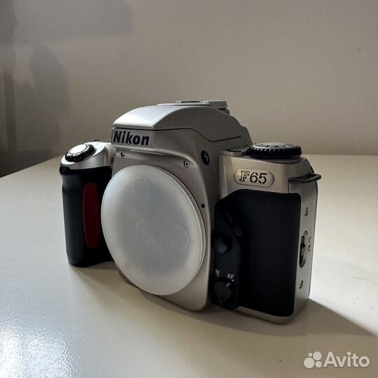 Пленочный фотоаппарат Nikon F65 kit + вспышка