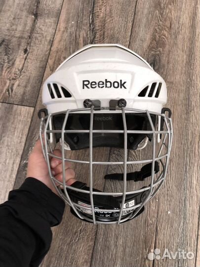 Хоккейный шлем