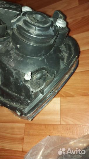 Продам правую переднюю фару Lachett