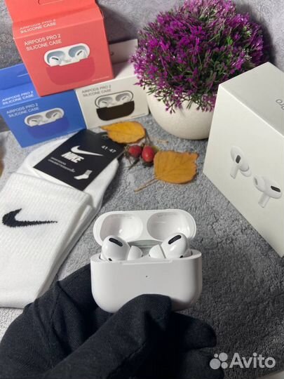 AirPods Pro (с шумоподавлением) + Чехол и Носочк