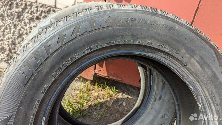 Bridgestone Blizzak Spike-01 235/65 R17 108T