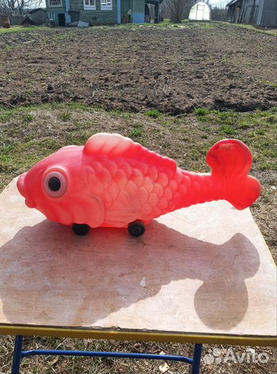 Игрушка пластмассовая рыба СССР