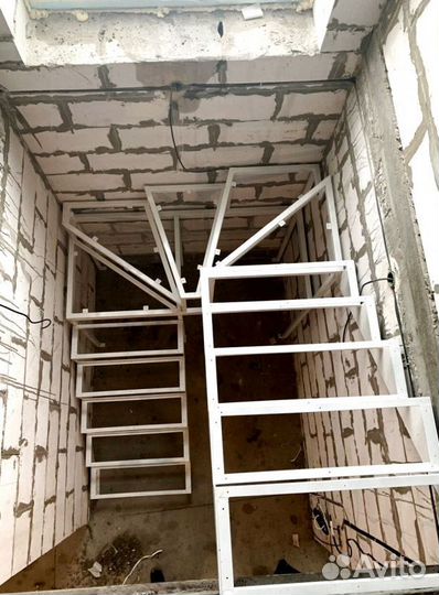 Лестница г-образная на дачу