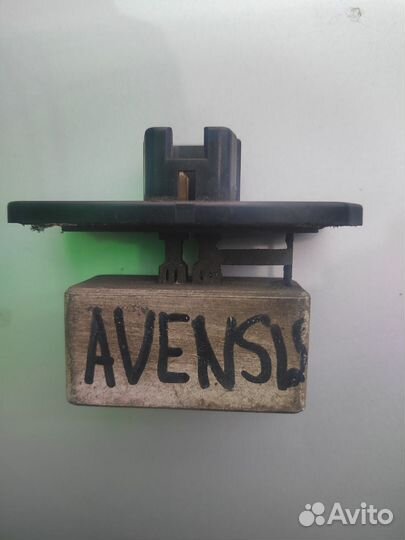 Резистор печки на Тойота Авенсис 1