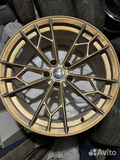 Кованные диски с брашированием R20 Теслы модел Х