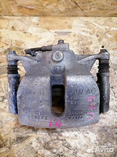 Суппорт передний правый Volkswagen Golf 7 1.4T CPT