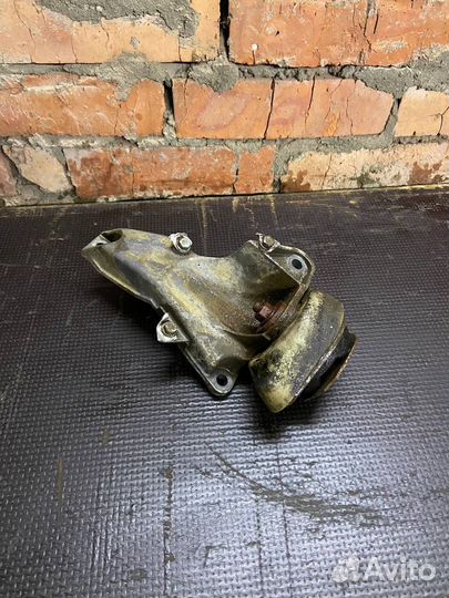 Опора кпп Audi A6 / C5 (1997-2004)