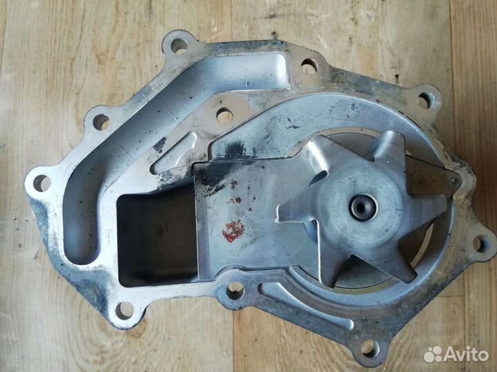 Помпа системы охлаждения Nissan Terrano 3.0