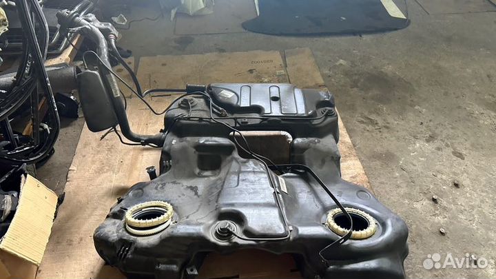 Бак топливный бензобак Audi A6 C6 2.8 ccea 2010