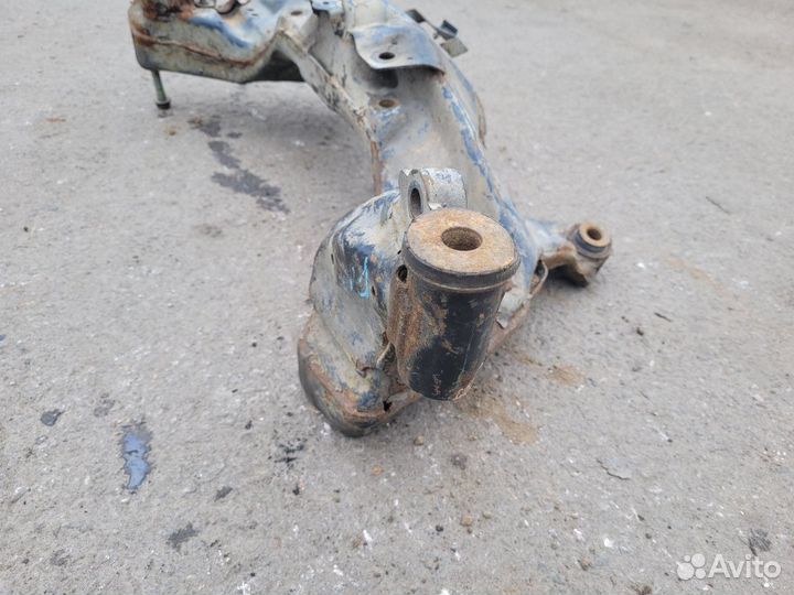 Подрамник передний на Nissan Primera P12