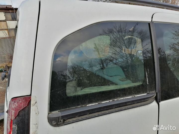 Стекло глухое правое Citroen Berlingo B9