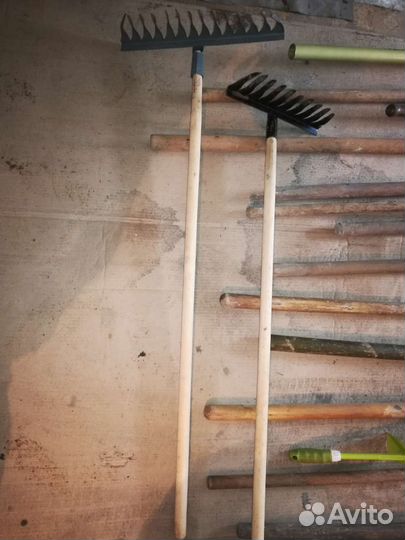 Садовый инвентарь ссср-лопаты, грабли, тяпки, вилы