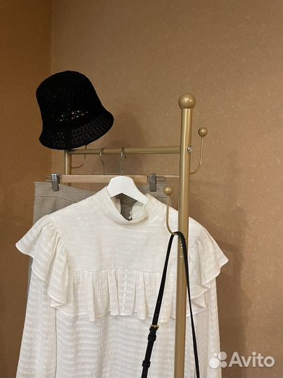 Рейл для одежды