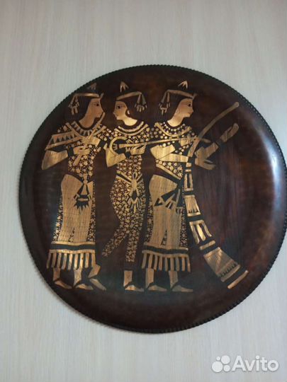 Настенная тарелка