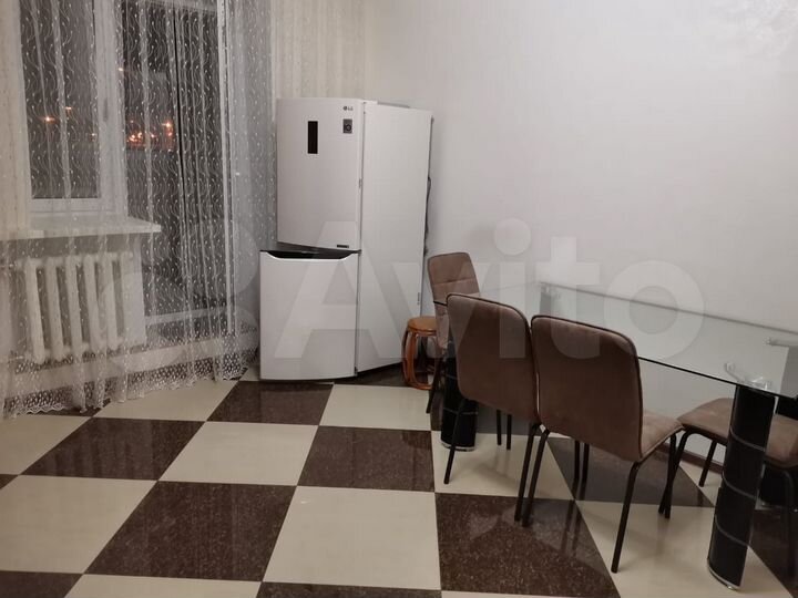 4-к. квартира, 136 м², 2/10 эт.