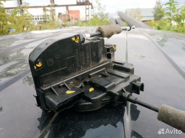 Замок передний правый Ниссан Патфайндер