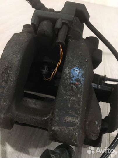 Суппорт тормозной задний правый Mercedes Benz