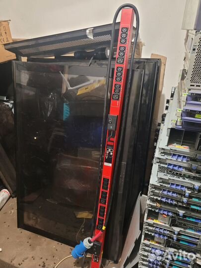 Rack PDU Raritan PX2-4493-K1 в серверный шкаф