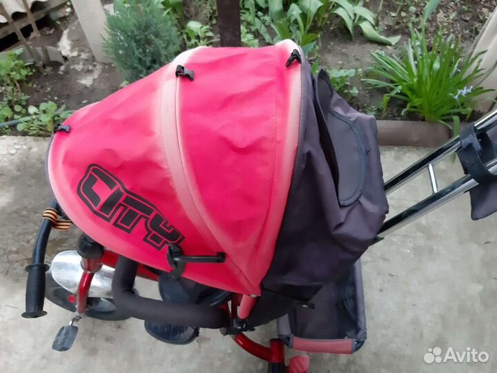 Трехколесный велосипед с ручкой