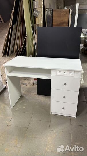 Маникюрный стол от производителя