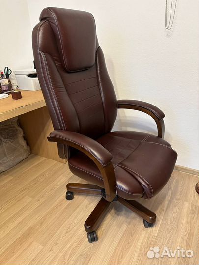 Офисное кресло руководителя кожаное