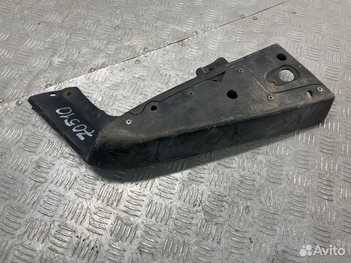 Клык заднего бампера левый Toyota Prius 20