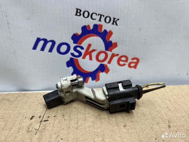 Датчик положения коленвала Skoda Yeti 1.2 cbzb