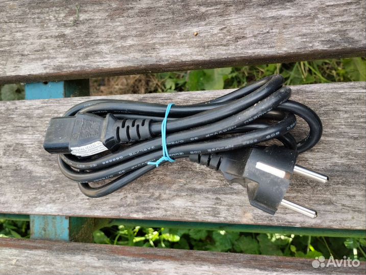 Кабель питания для компьютера или принтера черный