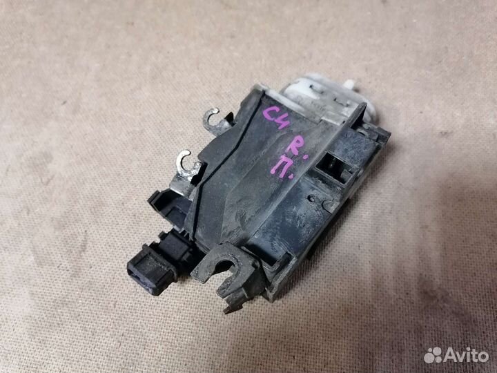 Замок передней правой двери Audi 100 C4