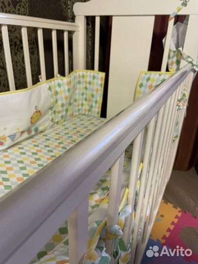 Детская кроватка с универсальным маятником и ящико