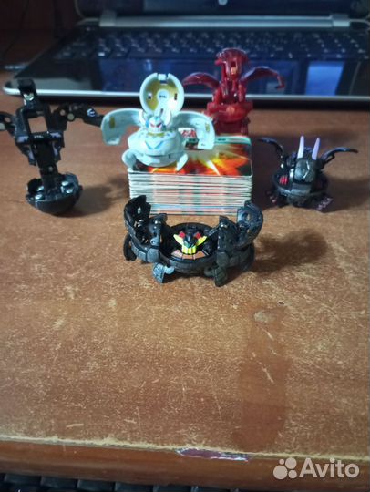 Бакуганы и колода карт