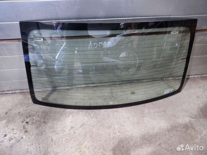 Рено Логан стекло заднее