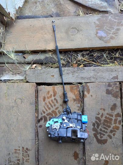 Замок водительской двери октавия а 5