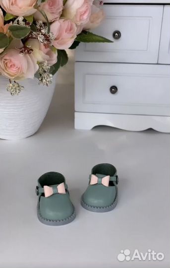 Обувь для кукол или игрушек