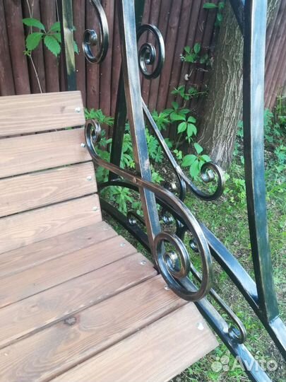 Садовые качели с элементами ковки