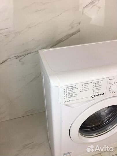 Стиральная машина Indesit 4 кг 33см