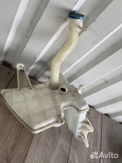 Бачок омывателя Toyota Corolla E150 Королла