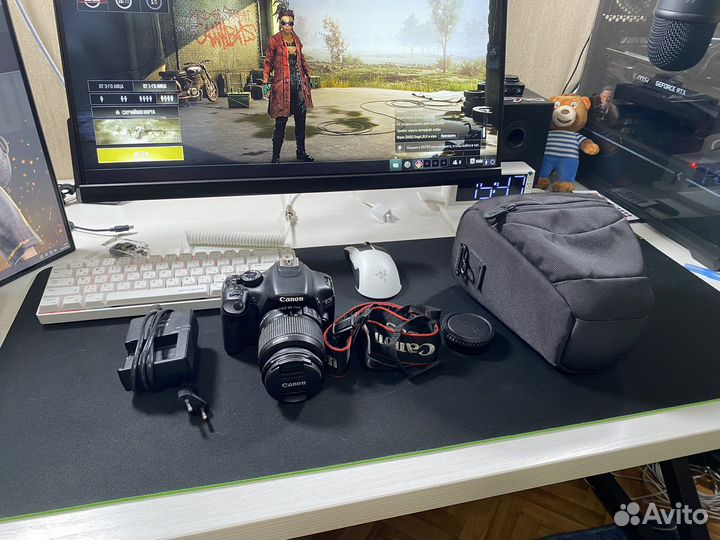 Зеркальная камера Canon 550d kit