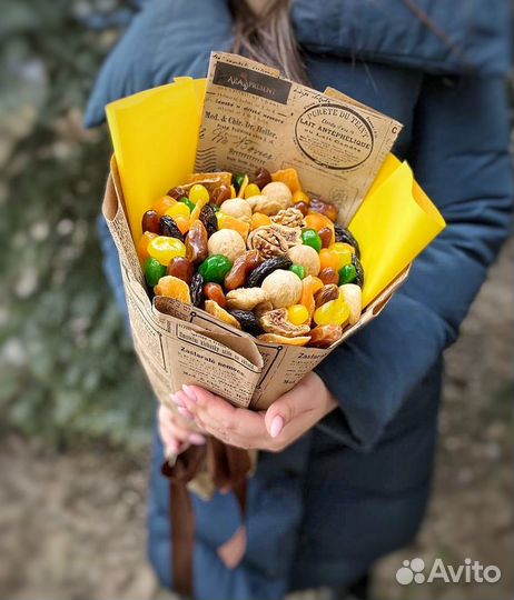 Букет из орехов и сухофруктов