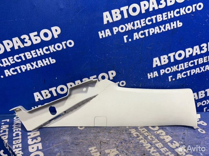 Обшивка задней стойки Ford Focus 3 седан 2013